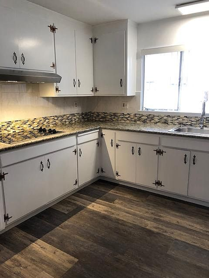 3187 Woodcrest Dr - Photo 2 of 8