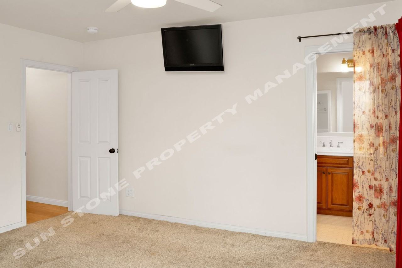 333 Sycamore Ave - Photo 2 of 48