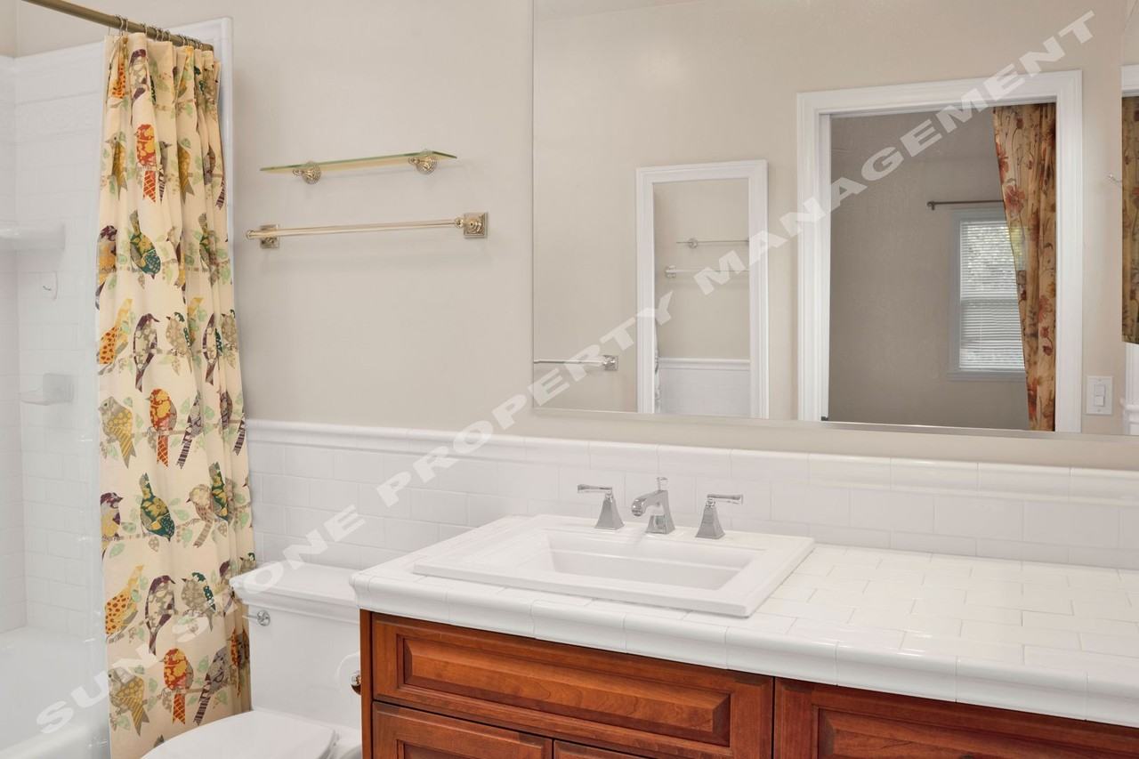 333 Sycamore Ave - Photo 3 of 48