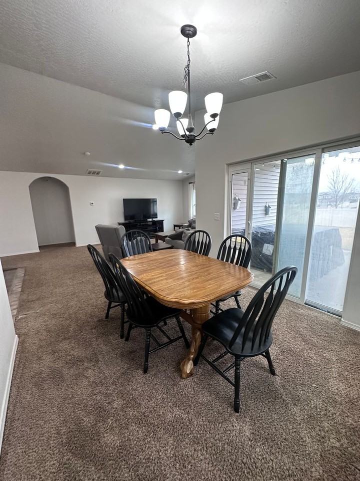 1967 W Calawah Ave - Photo 3 of 13