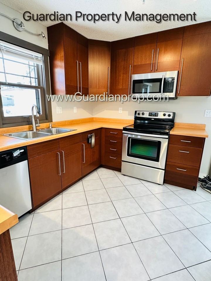 6821 18th Ave S - Photo 3 of 25