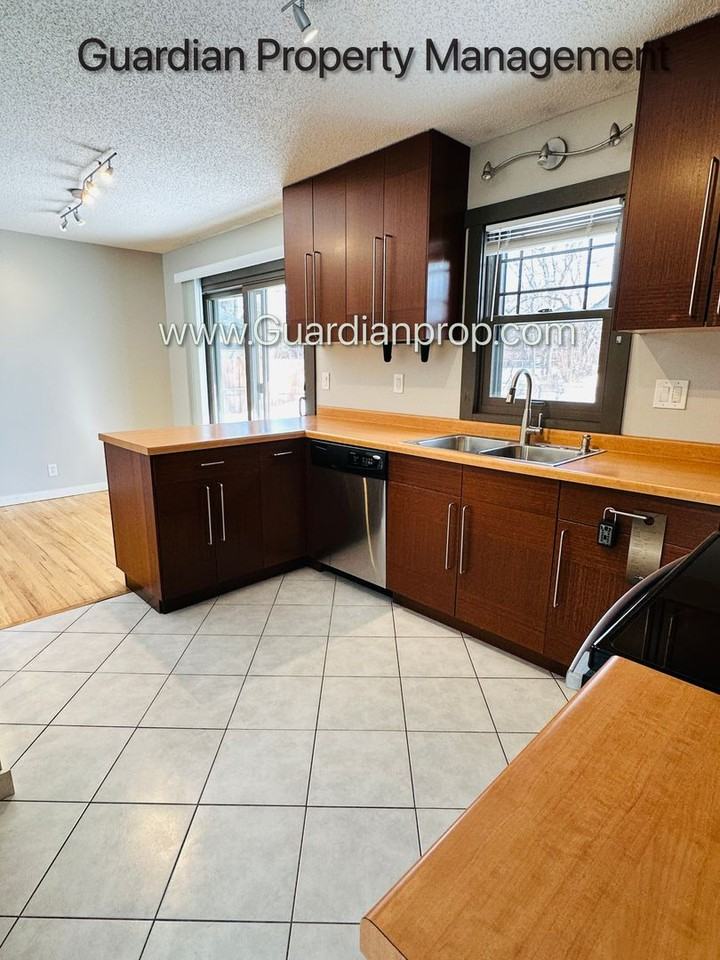 6821 18th Ave S - Photo 4 of 25