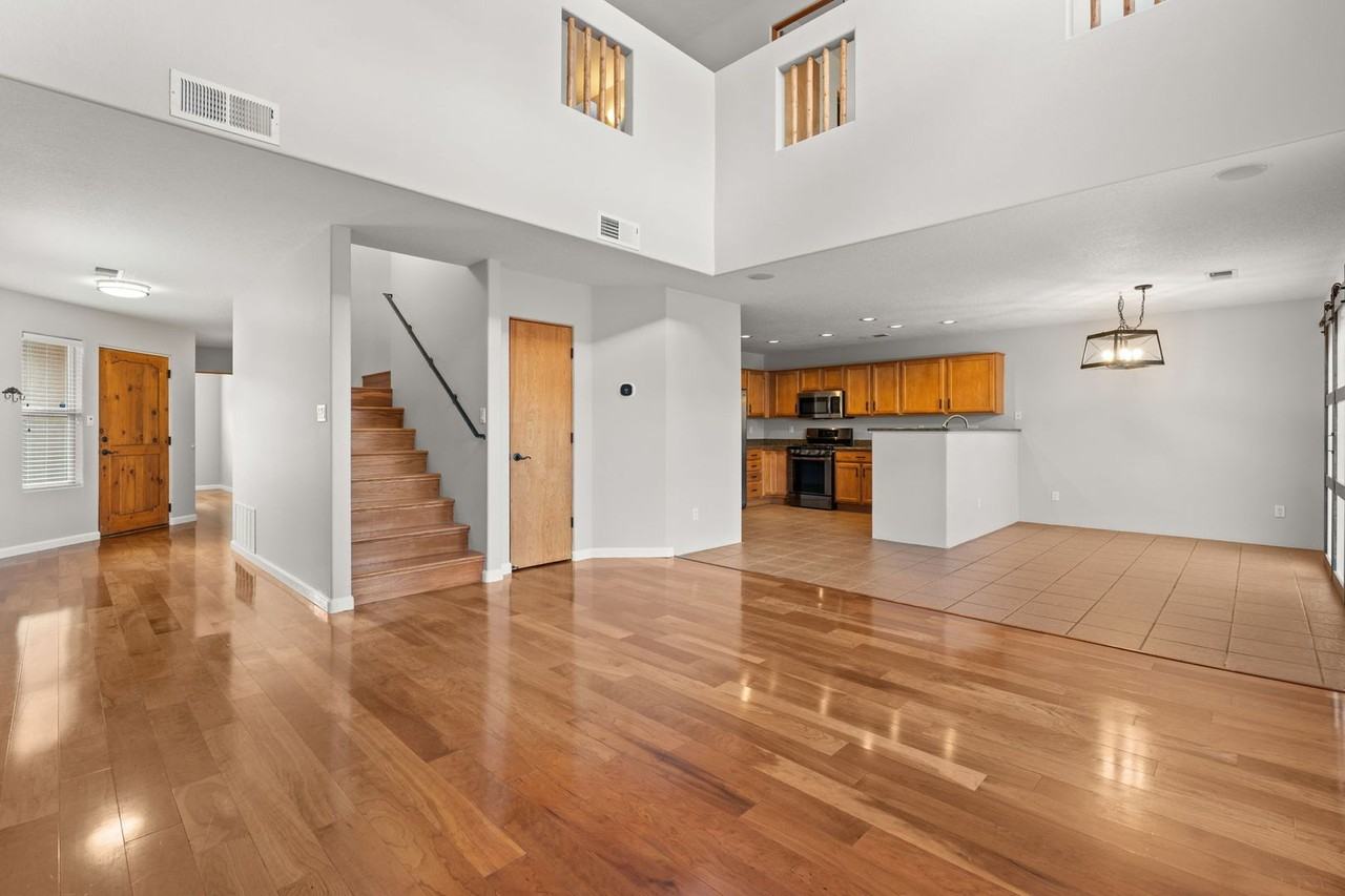 7127 Calle Alegria Ne - Photo 6 of 34