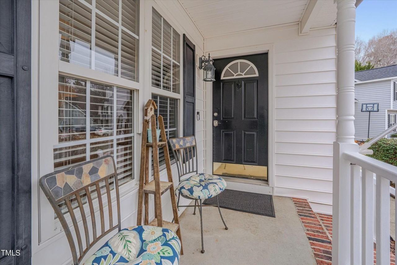 709 Comphrey Ct - Photo 3 of 29