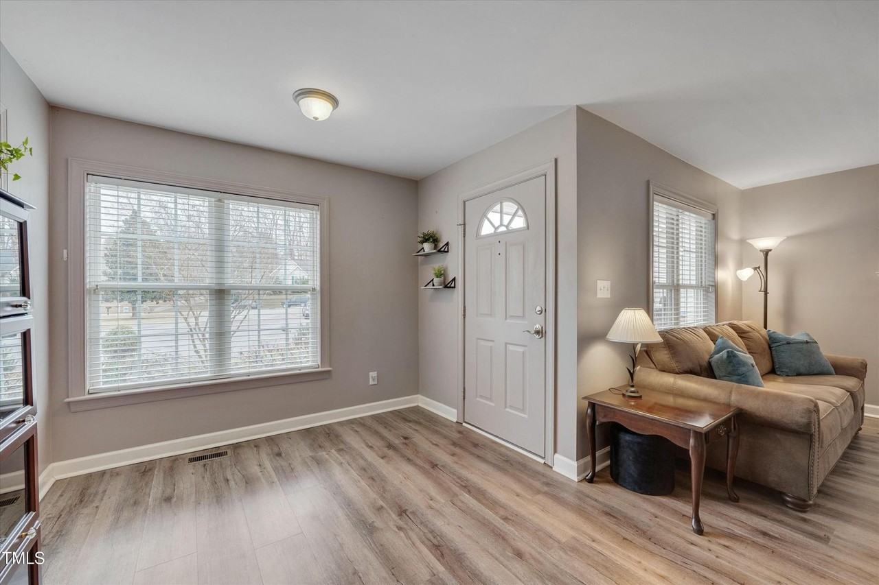 709 Comphrey Ct - Photo 5 of 29