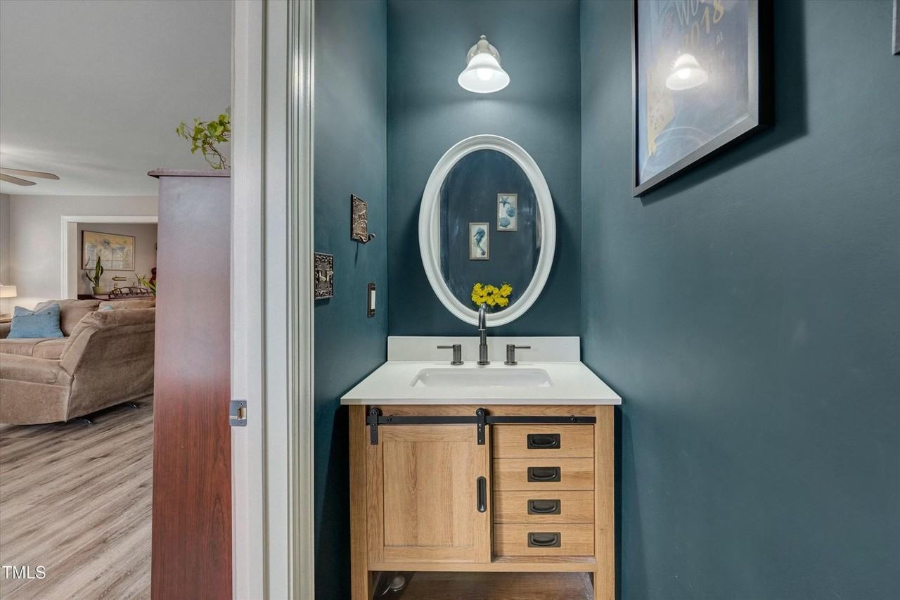 709 Comphrey Ct - Photo 7 of 29