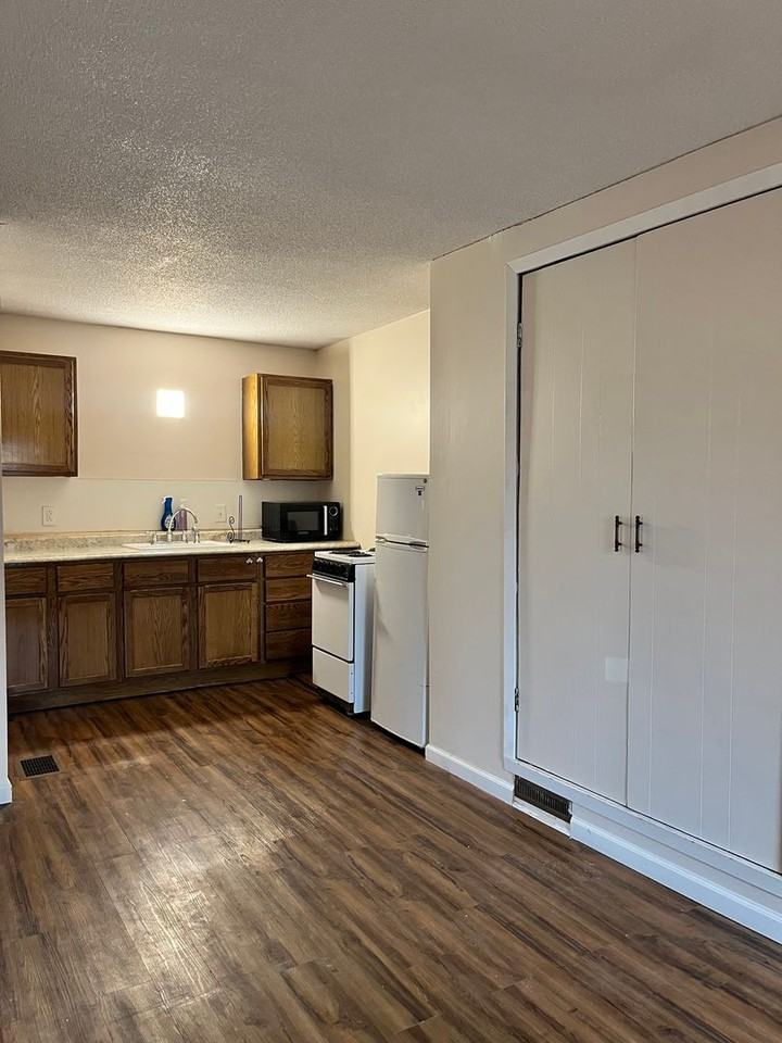 6077 Brooklyn Rd - Photo 4 of 5