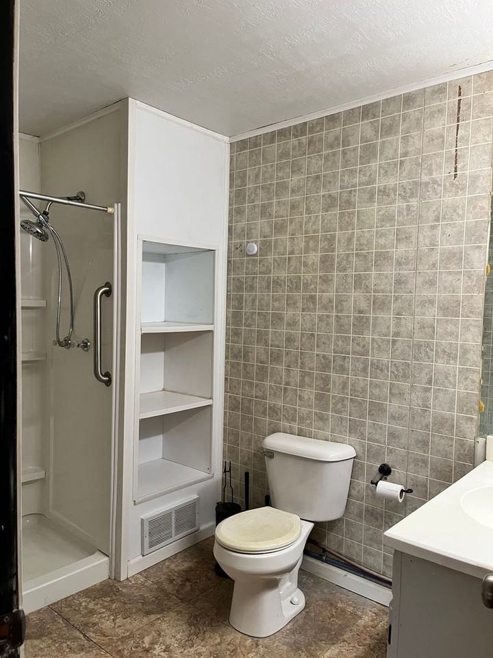 6077 Brooklyn Rd - Photo 2 of 5