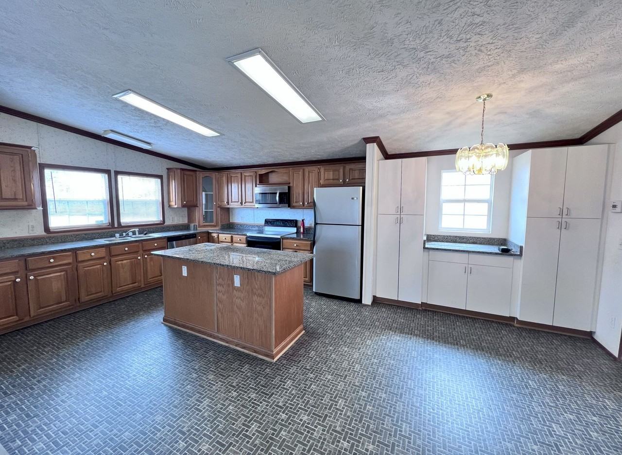 2553 Hoots Rd - Photo 3 of 18