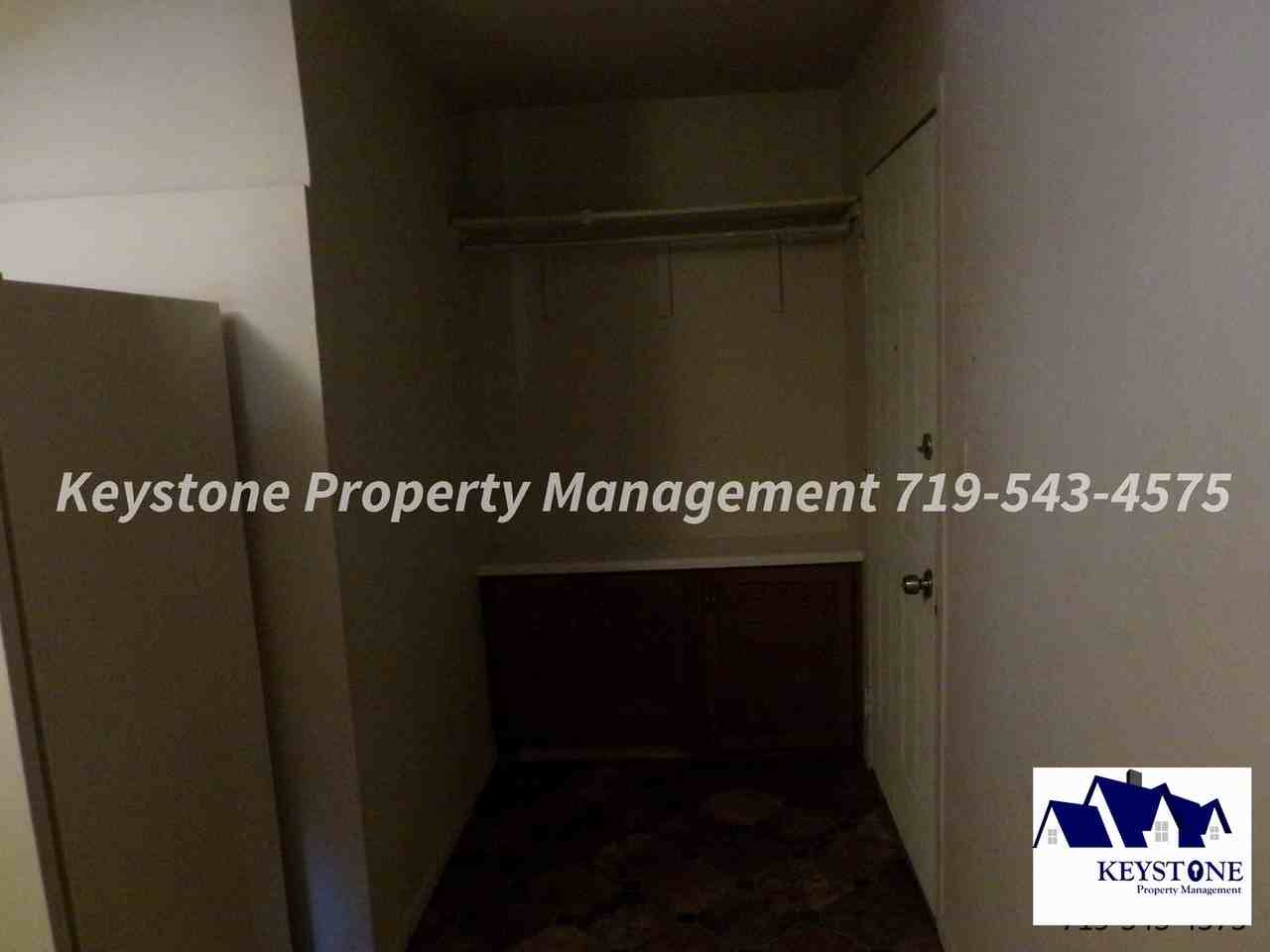 420 W 10th St #4 - Photo 2 of 7