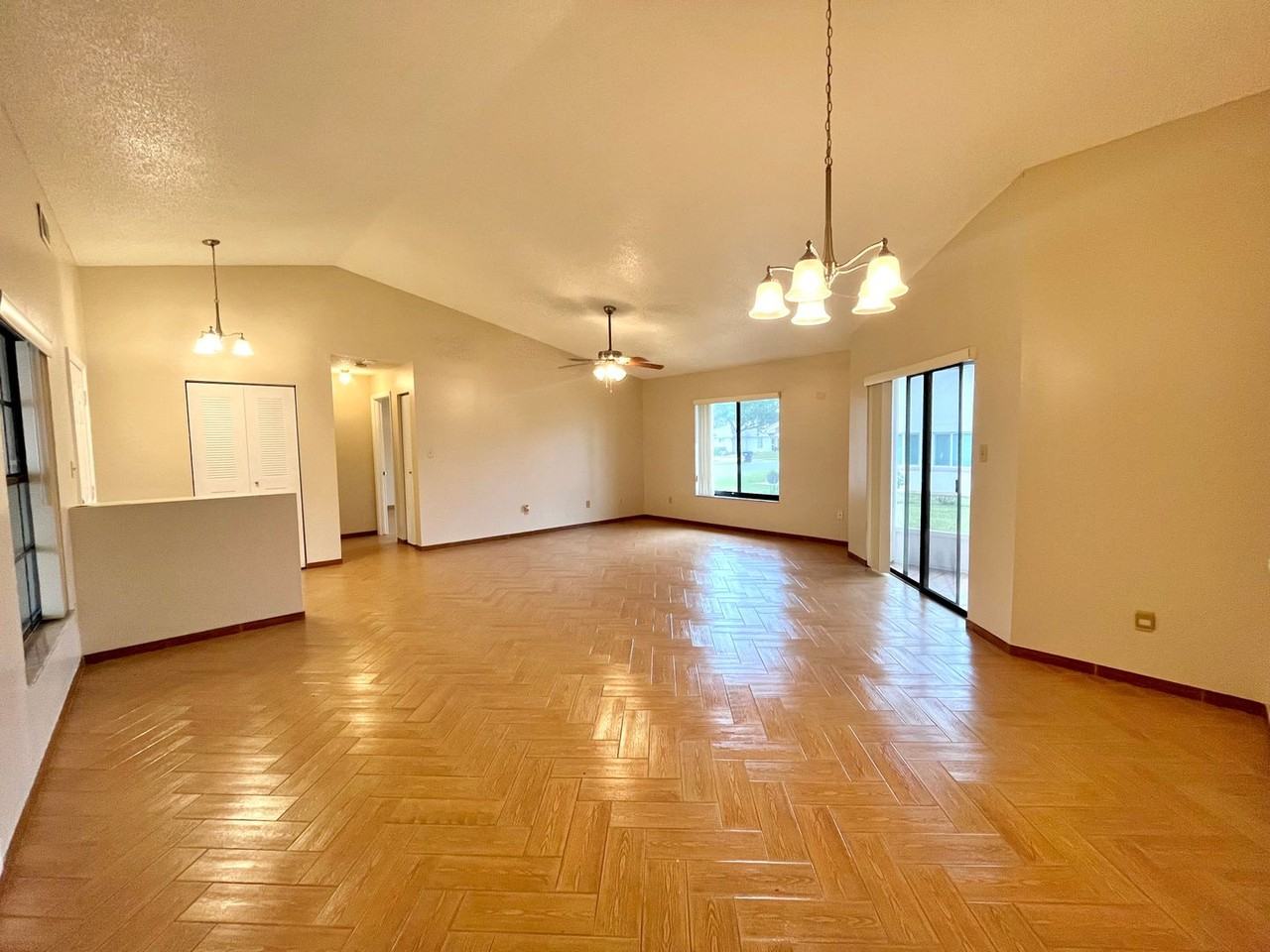 11805 Scarecrow Ln - Photo 6 of 24