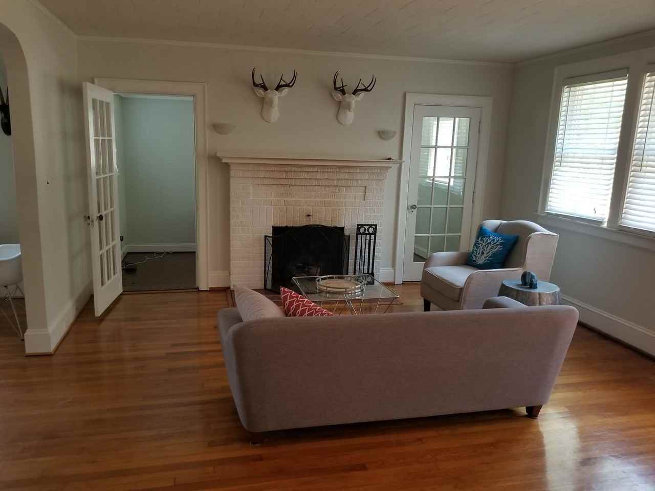 136 W Leicester Ave - Photo 2 of 14