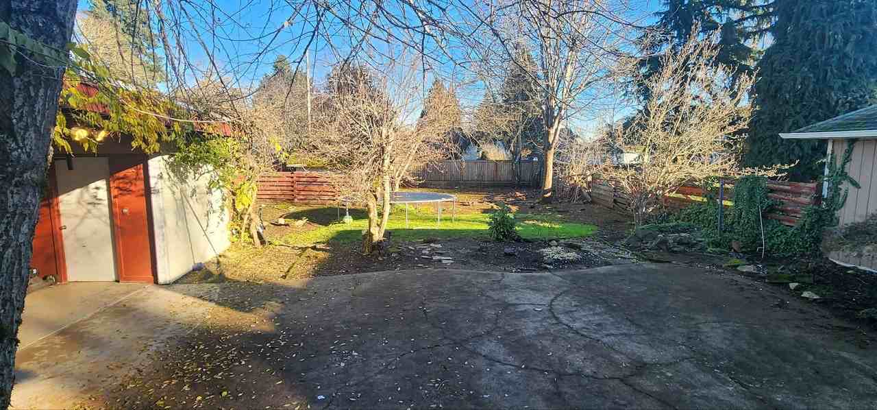 1324 Sw Levens St - Photo 2 of 16