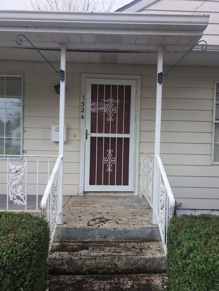 1324 Sw Levens St - Photo 3 of 16