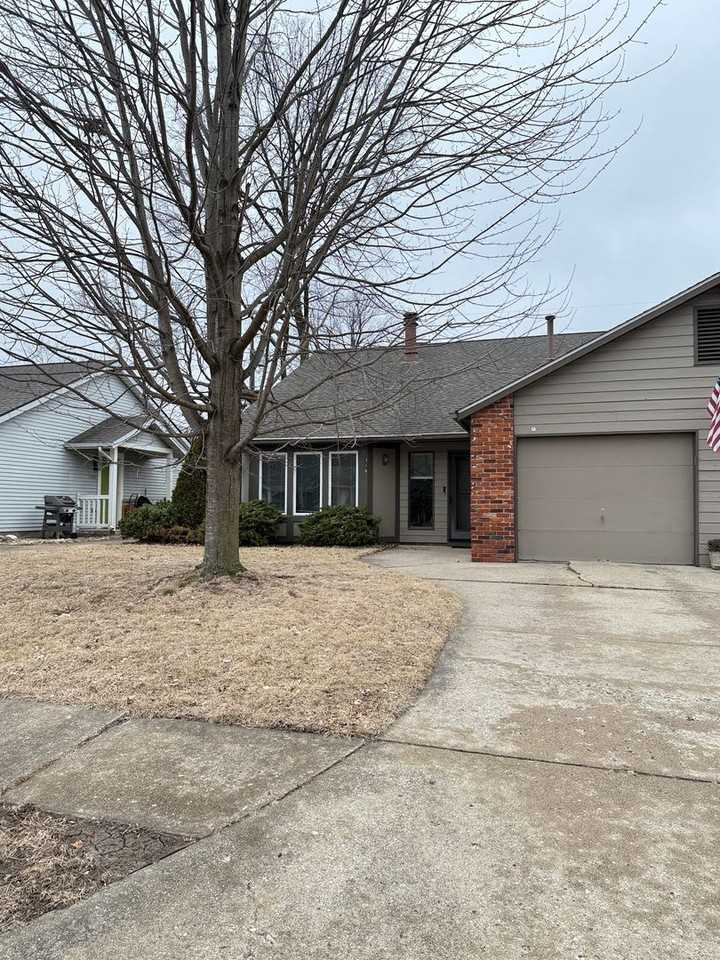 716 Wellington Ct - Photo 2 of 14