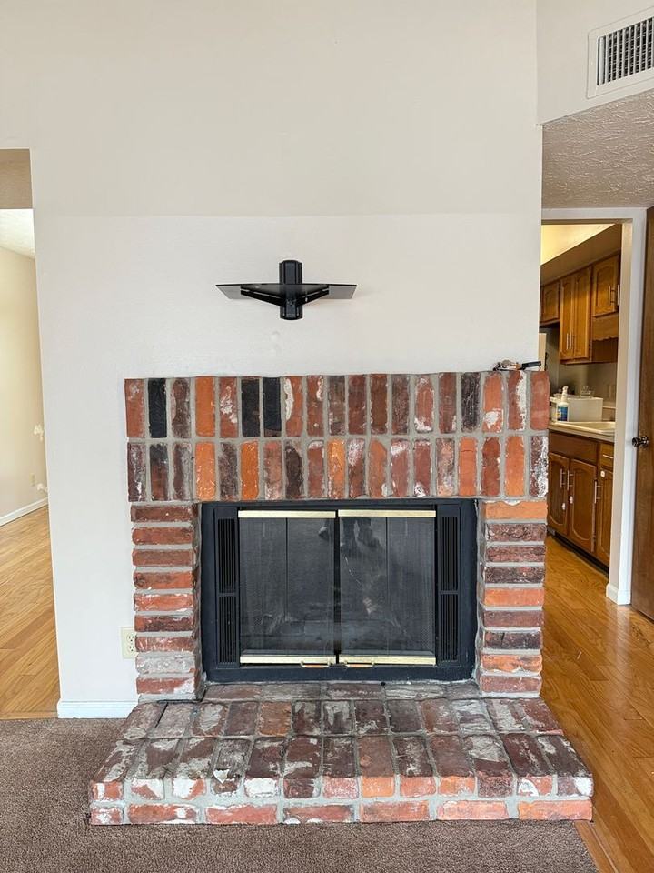 716 Wellington Ct - Photo 4 of 14