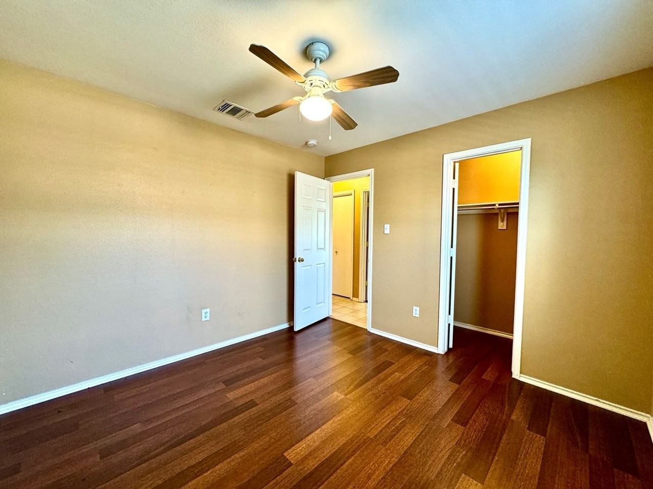 10726 S Shaenridge - Photo 4 of 44