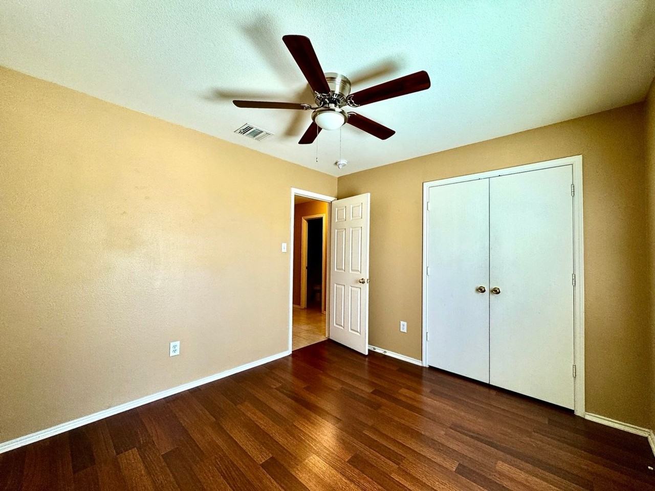 10726 S Shaenridge - Photo 5 of 44