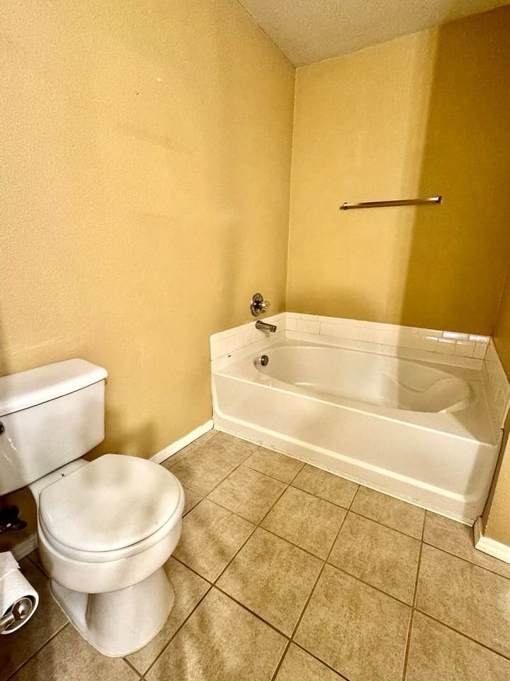 10726 S Shaenridge - Photo 7 of 44