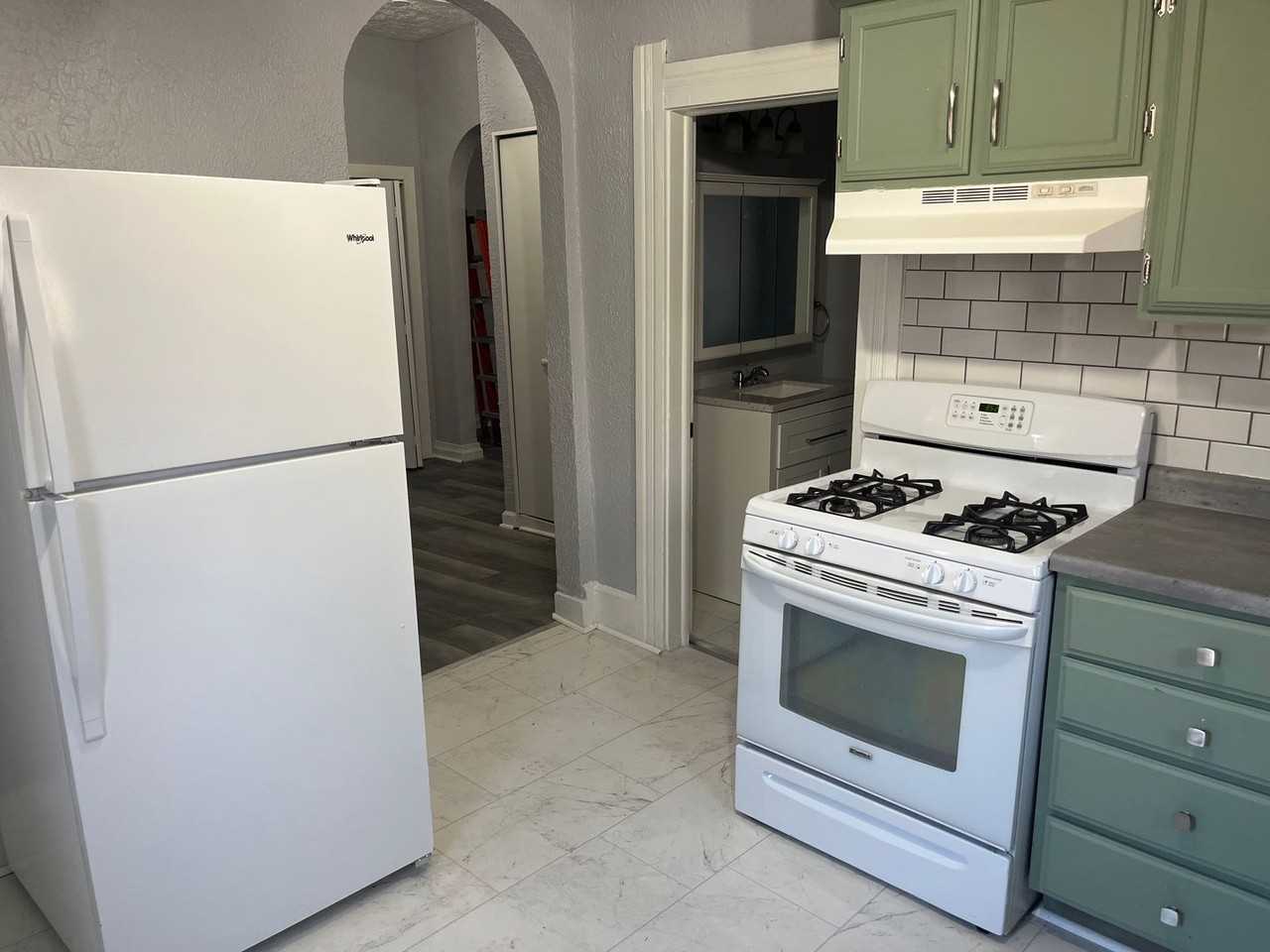 512 Whitlock Ave - Photo 4 of 13