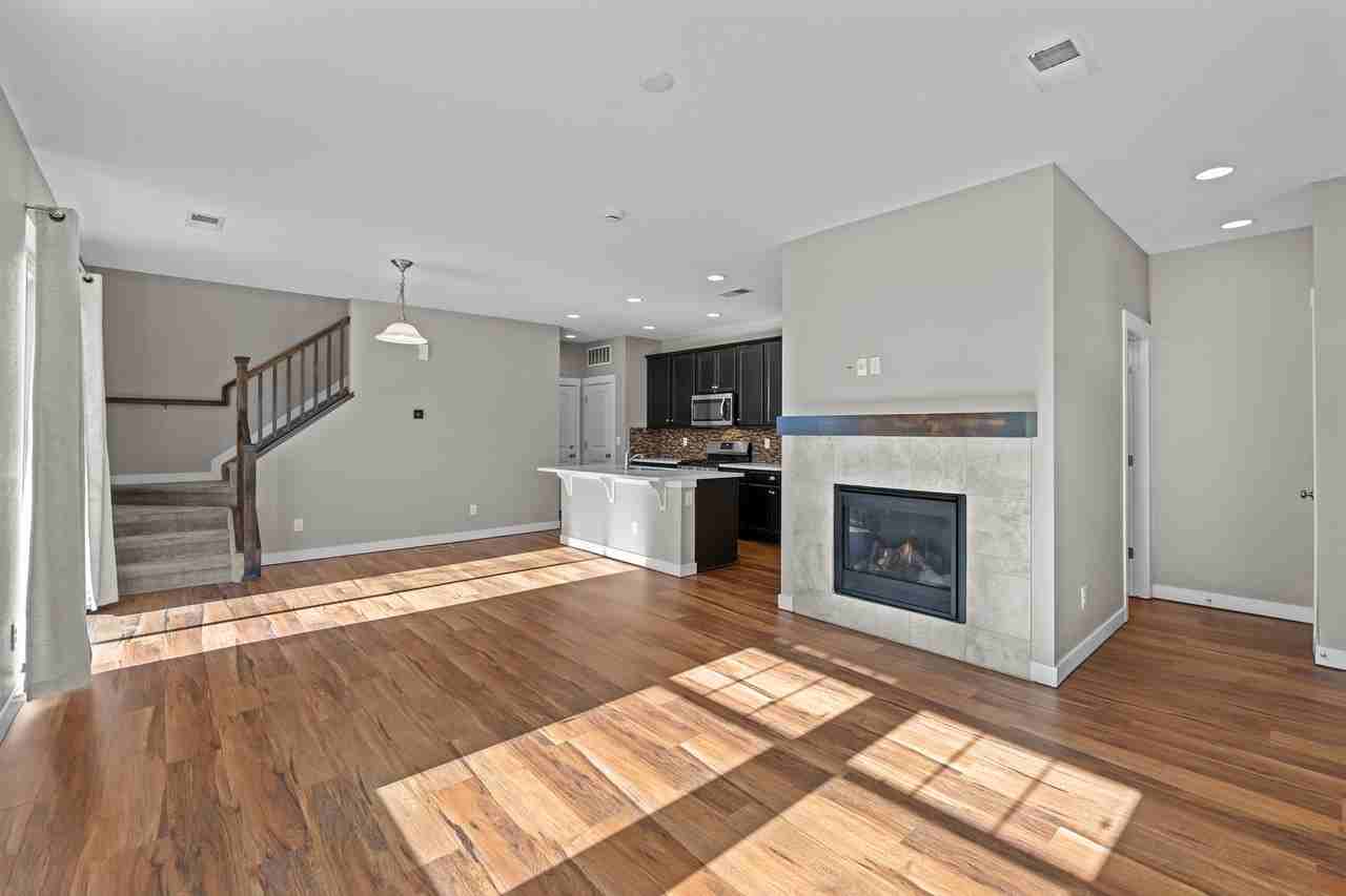 2331 W 164th Pl - Photo 4 of 33
