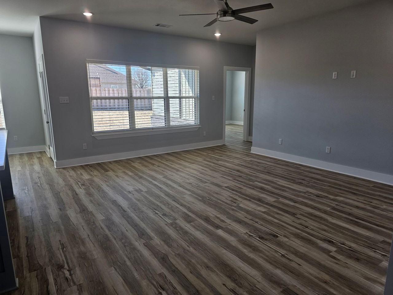 501 Laurel Way - Photo 3 of 26