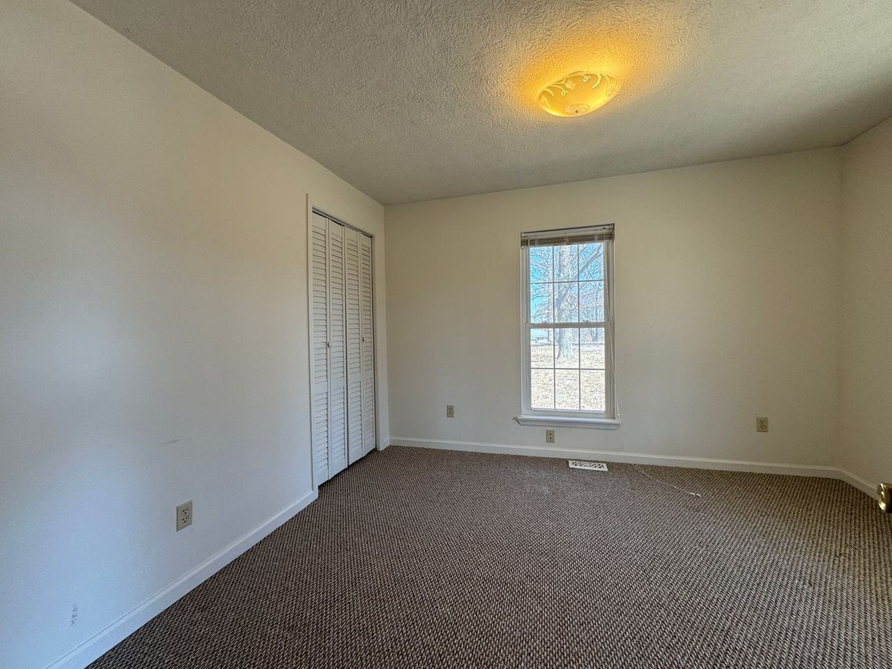 19325 Lannigan Rd - Photo 6 of 18