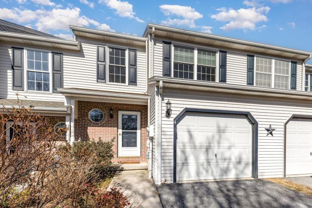 4 Keefer Way - Photo 2 of 25