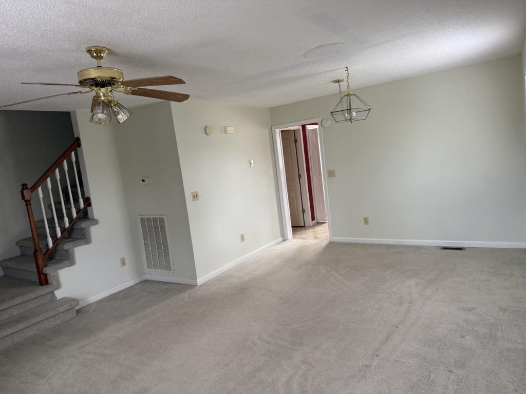 706 S Cherokee St - Photo 5 of 15