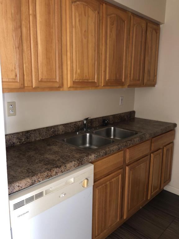 344 E Market St - Photo 3 of 16