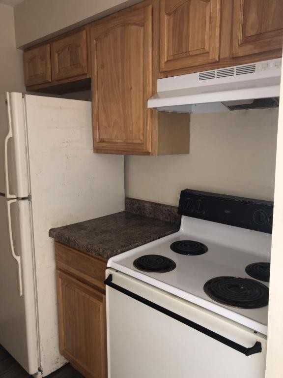 344 E Market St - Photo 4 of 16