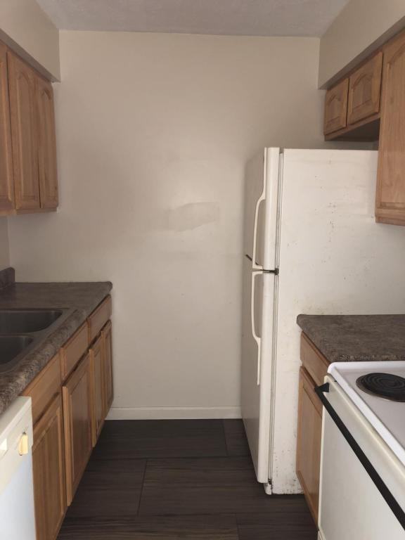 344 E Market St - Photo 5 of 16