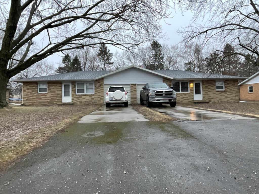 2224 Welch Dr - Photo 2 of 10