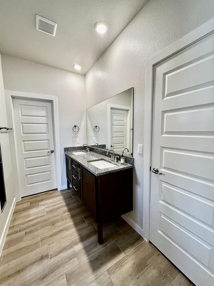 12601 Cody Kyle Ct - Photo 5 of 50