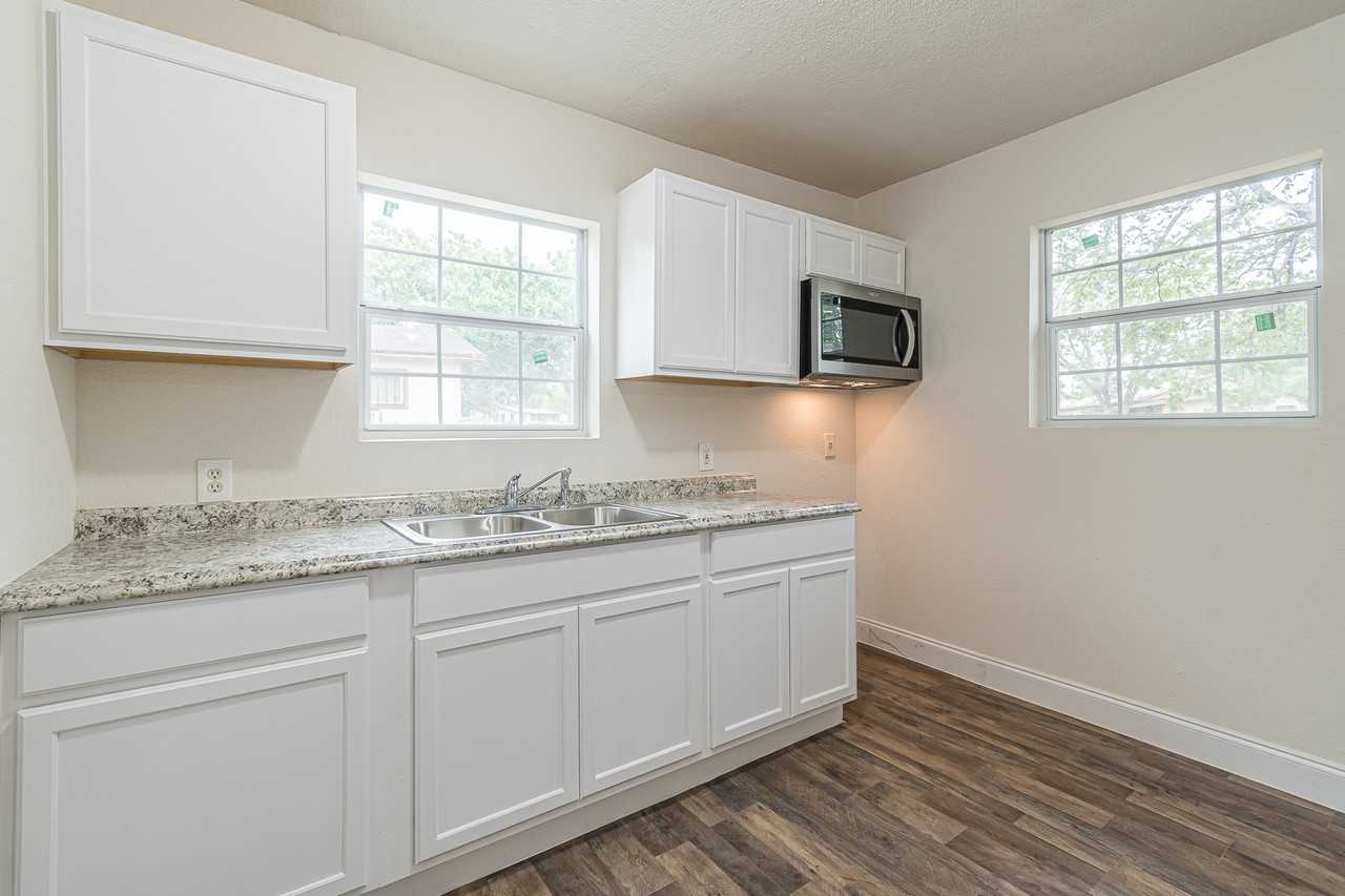 106 Southway Dr #1 - Photo 3 of 12