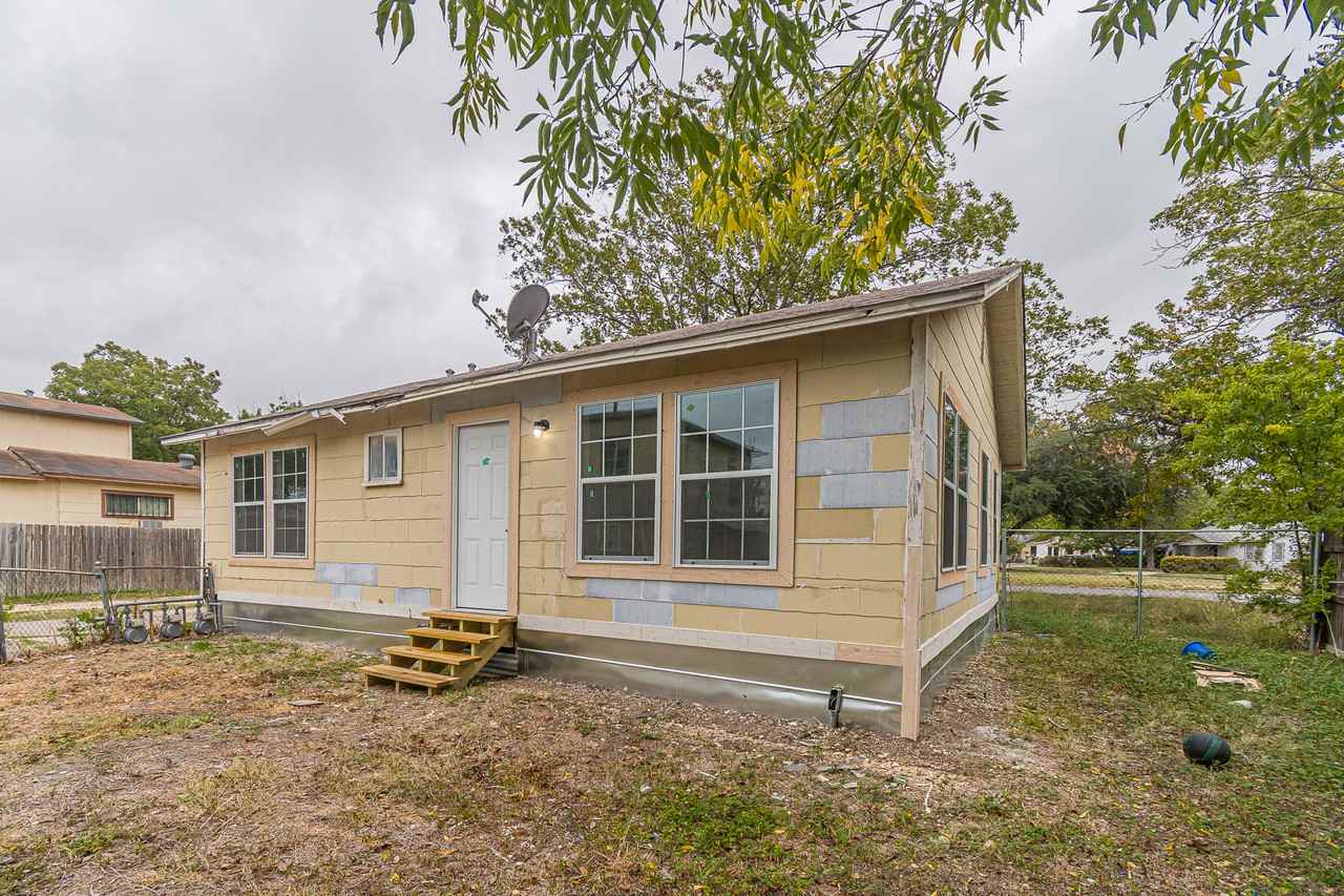 106 Southway Dr #1 - Photo 4 of 12