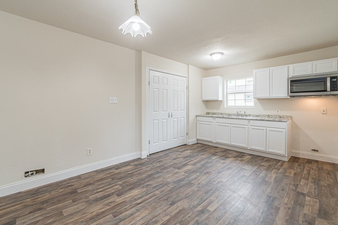 106 Southway Dr #1 - Photo 3 of 12