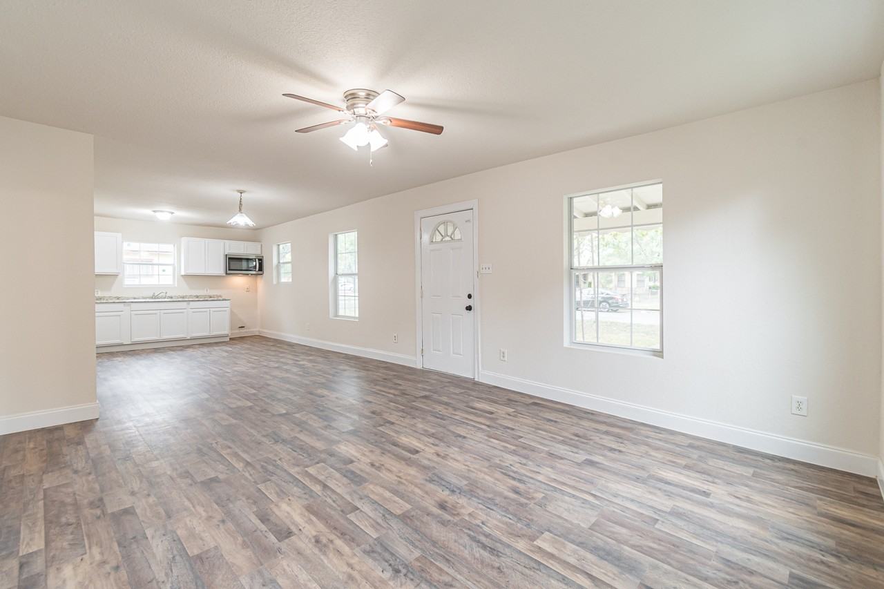 106 Southway Dr #1 - Photo 2 of 12