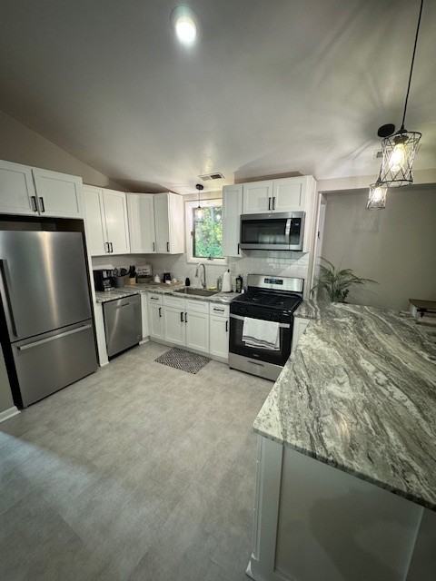 862 Carrier Dr - Photo 2 of 26