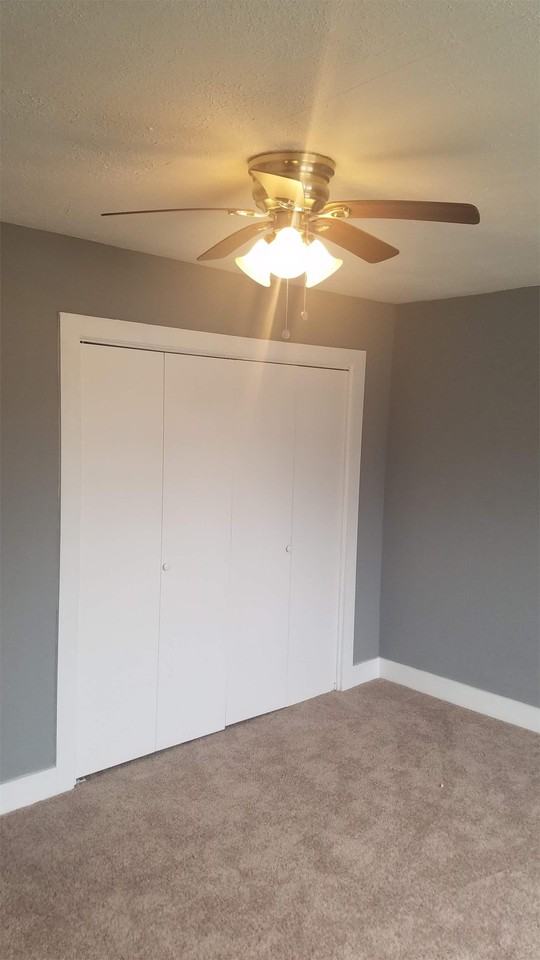 858 Whitney Ave - Photo 3 of 9