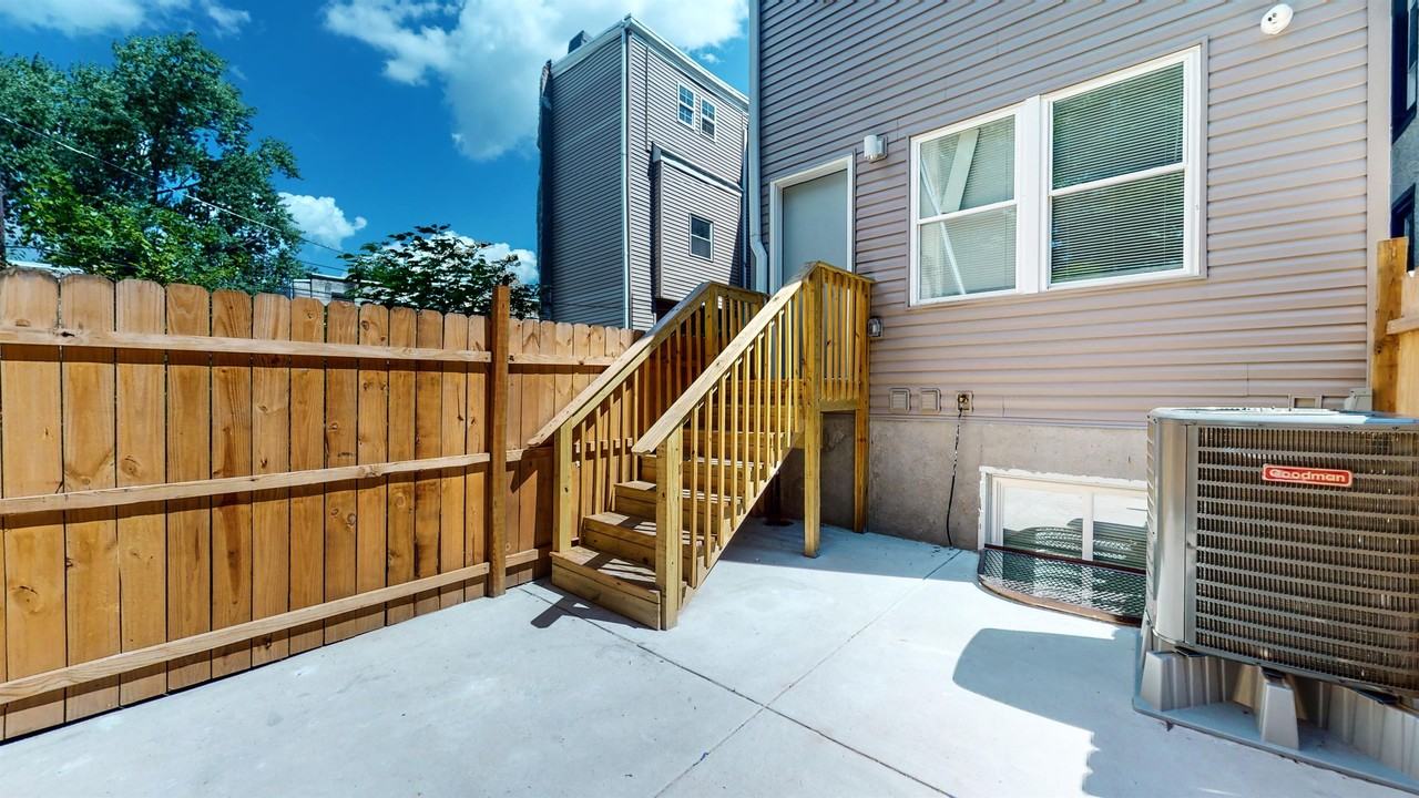 650 N 36th St #1 - Photo 5 of 20