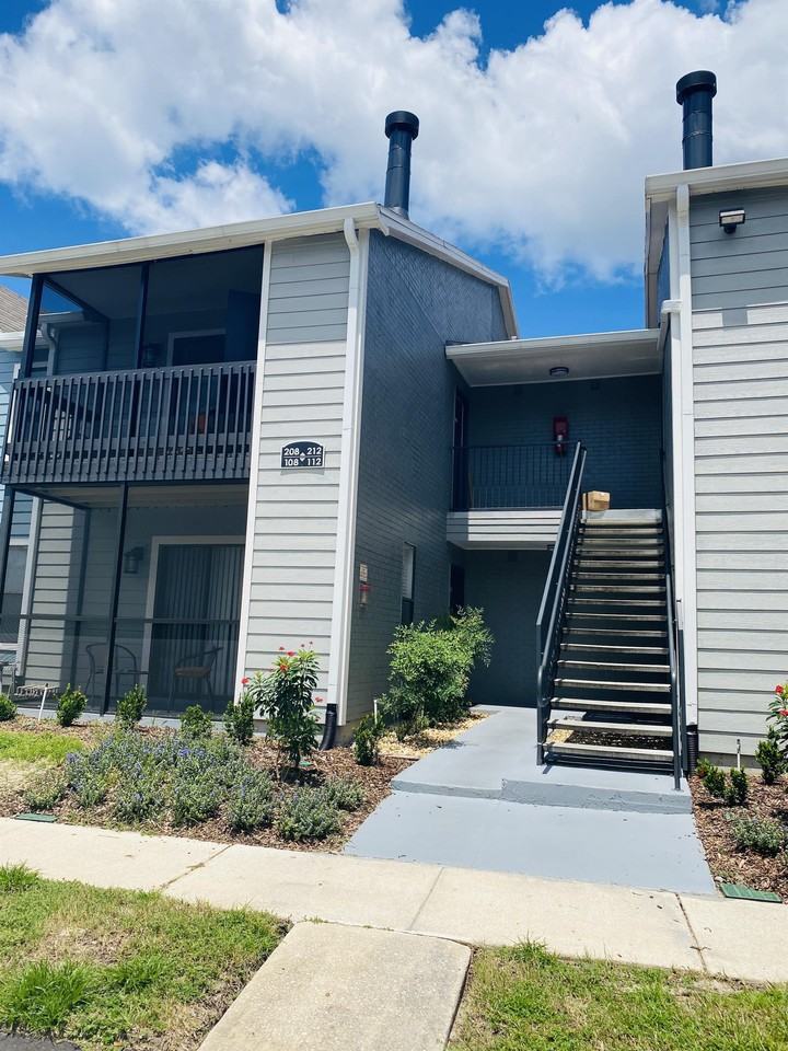 3756 Idlebrook Cir #108 - Photo 4 of 13