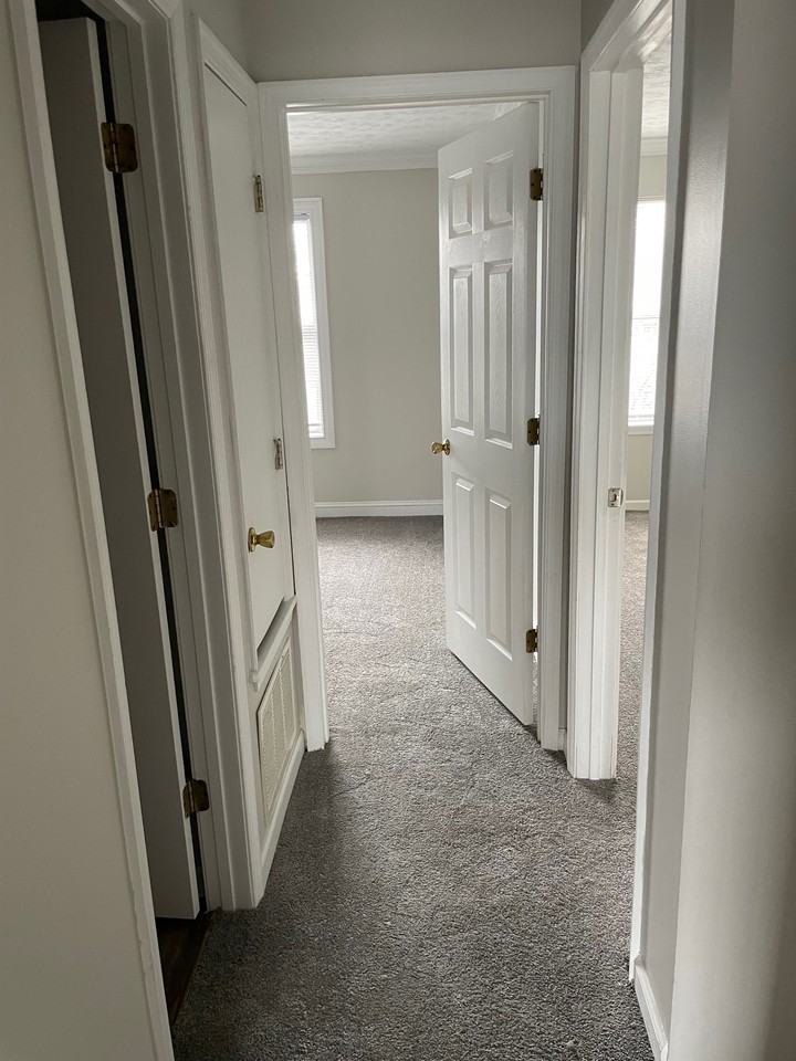 126 Stadium Cir - Photo 3 of 12