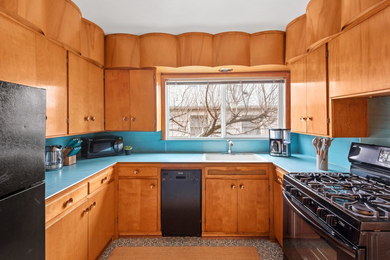 11 Ne 63rd Ave - Photo 3 of 12