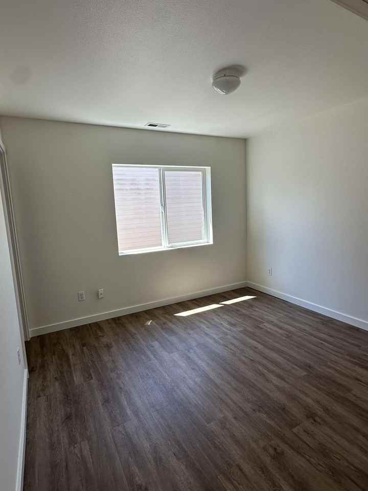 4209 Mckinley St Ne - Photo 5 of 30