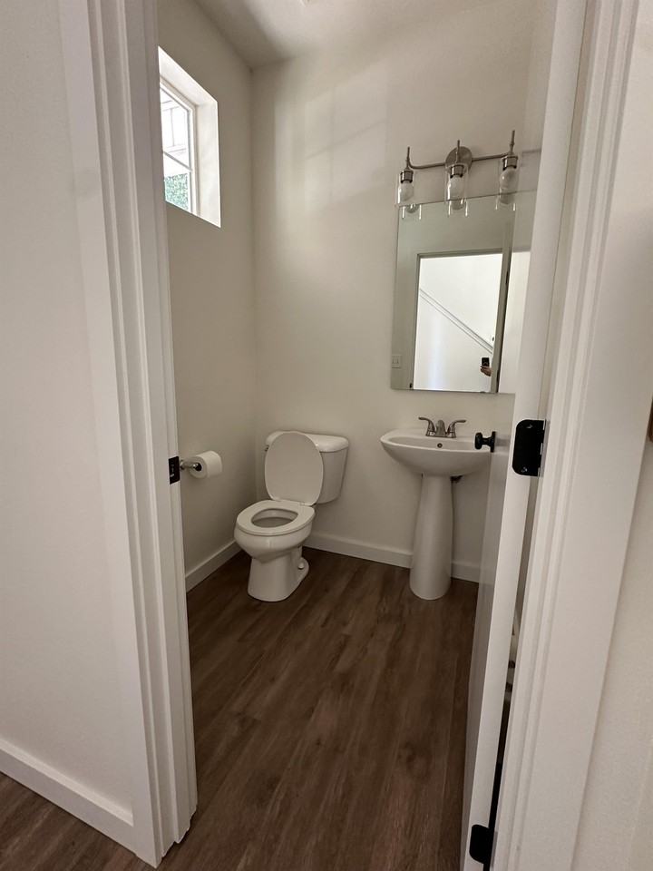 4209 Mckinley St Ne - Photo 5 of 30