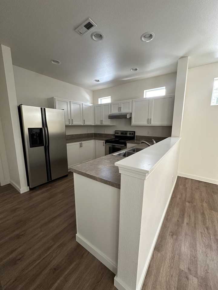 4209 Mckinley St Ne - Photo 6 of 30