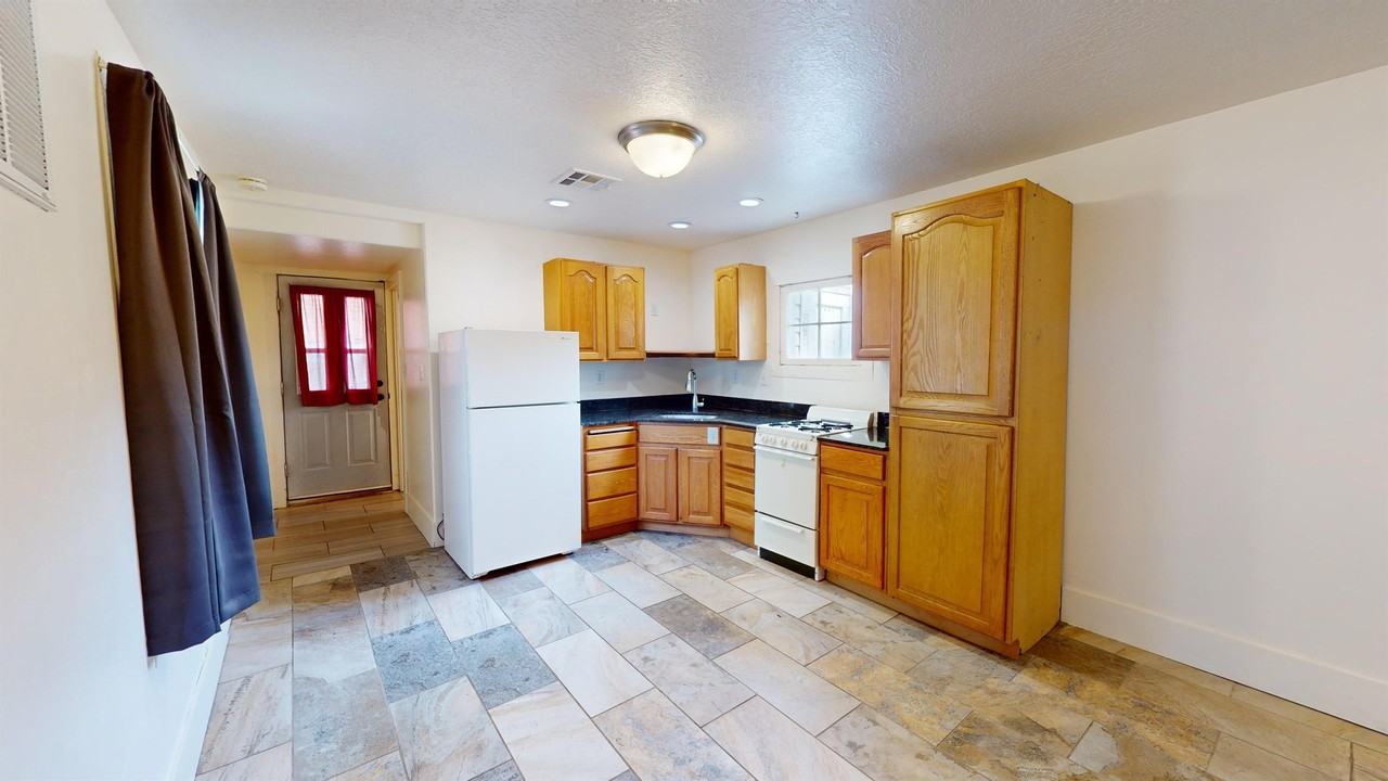 440 Sage St - Photo 2 of 10