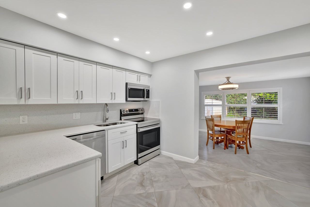 1824 Sw 29th St - Photo 7 of 20