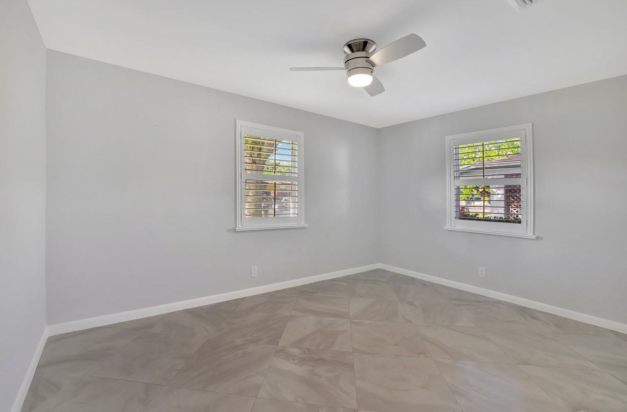 1824 Sw 29th St - Photo 4 of 20